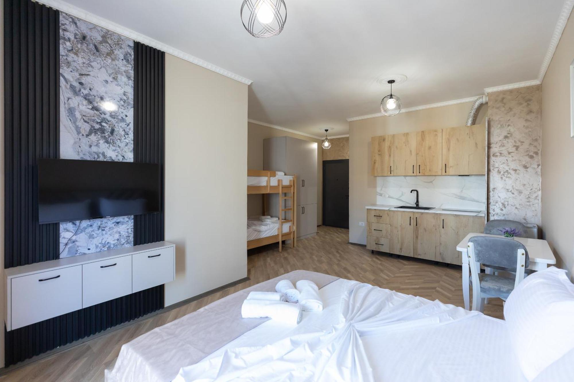 Hotel Resilient Golem (Tirana)