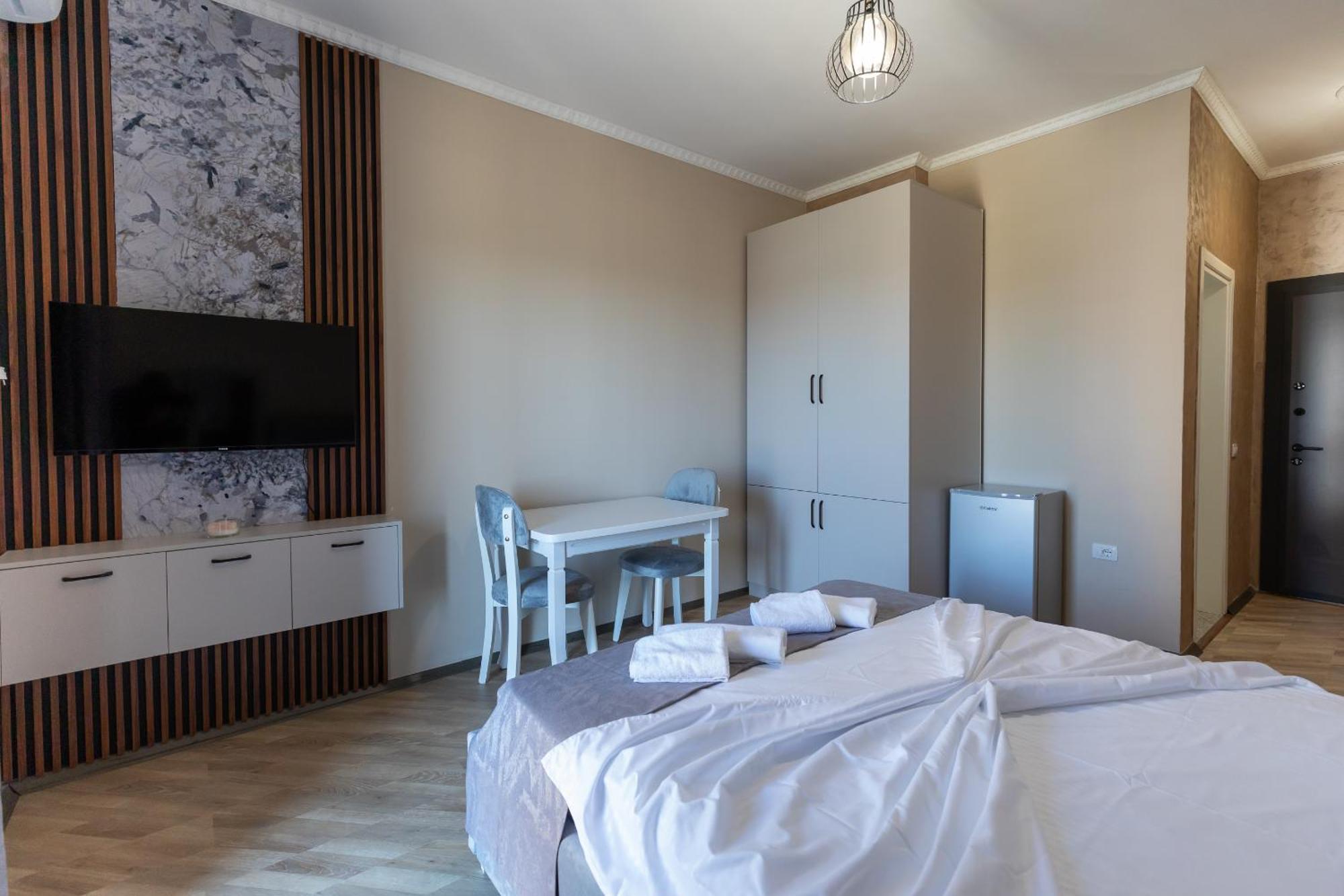 Hotel Resilient Golem (Tirana)