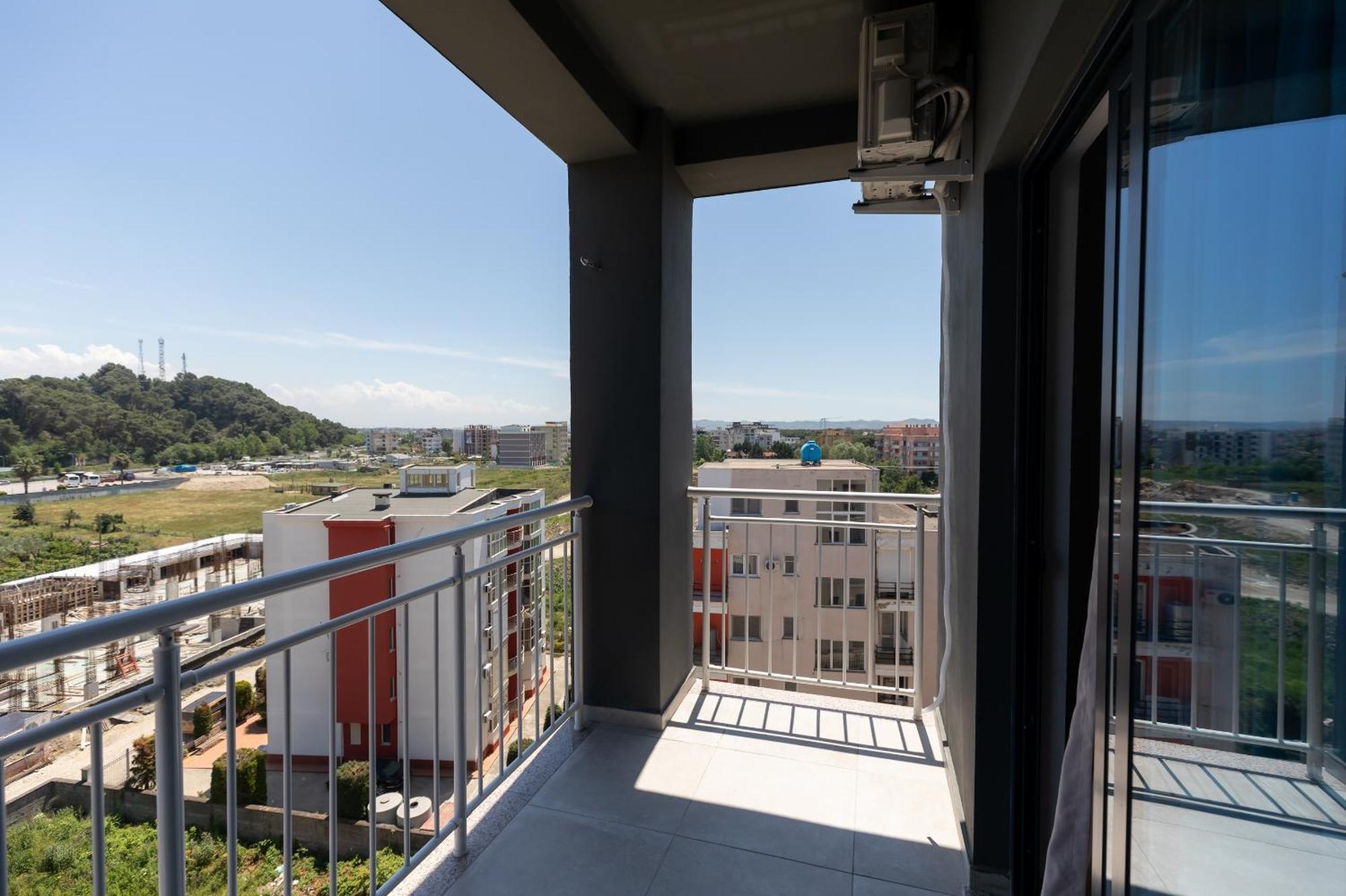 Hotel Resilient Golem (Tirana)