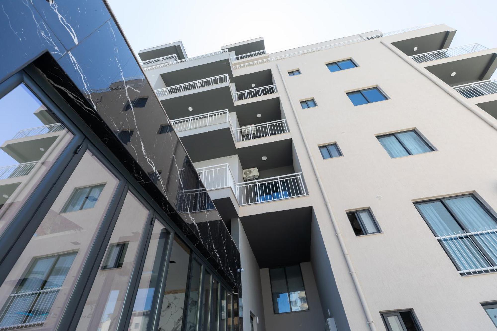 Hotel Resilient Golem (Tirana)