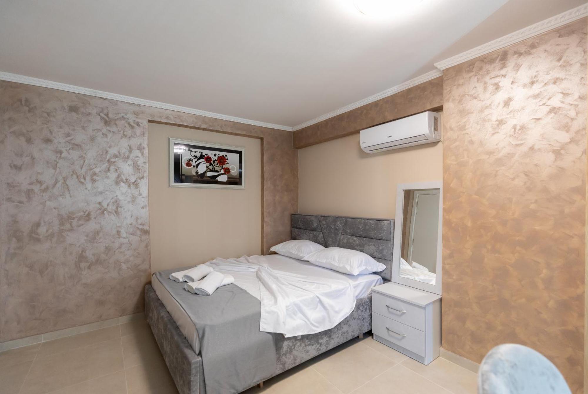 Hotel Resilient Golem (Tirana)