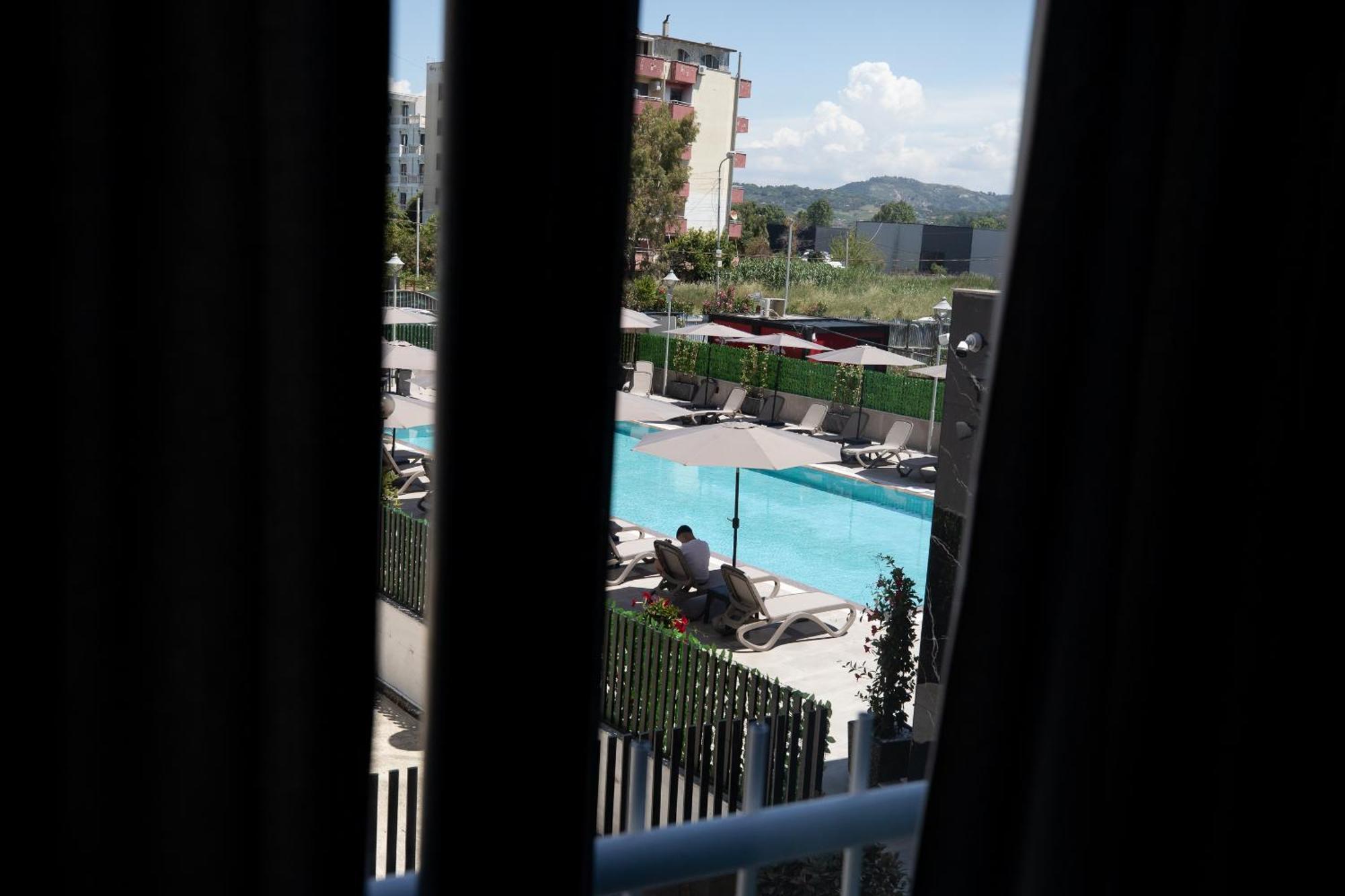 Hotel Resilient Golem (Tirana)